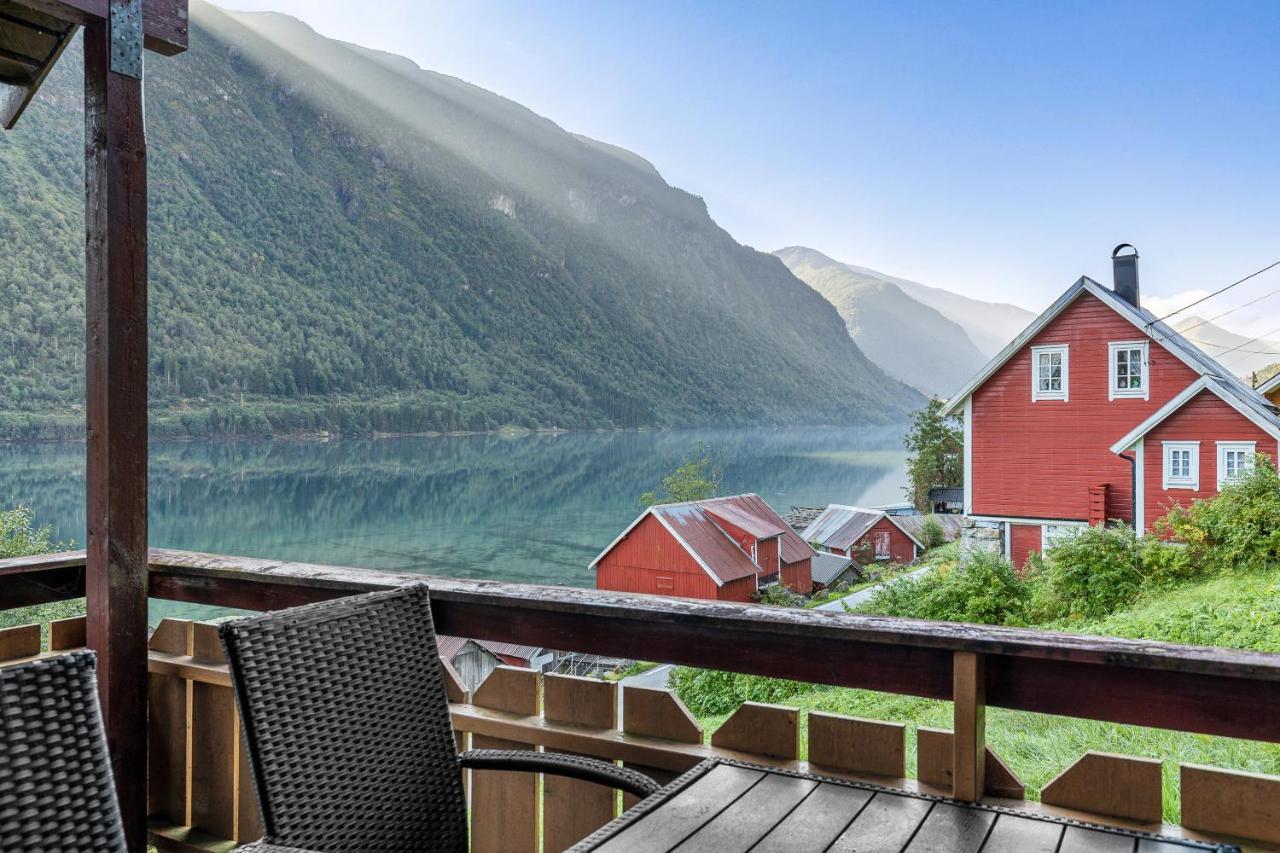 Cabin Alongside The Beautiful Fjaerlandsfjord Ngoại thất bức ảnh