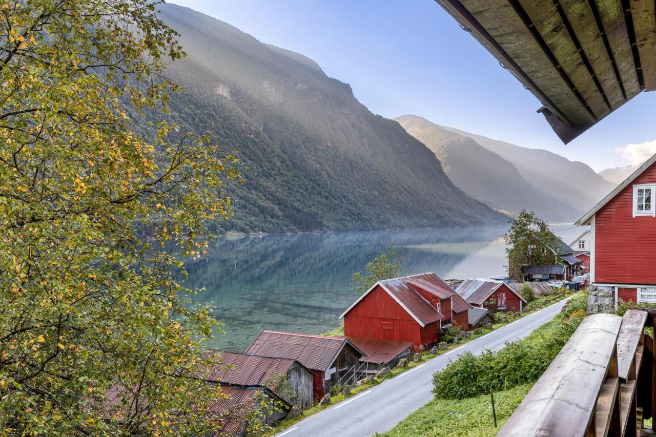 Cabin Alongside The Beautiful Fjaerlandsfjord Ngoại thất bức ảnh