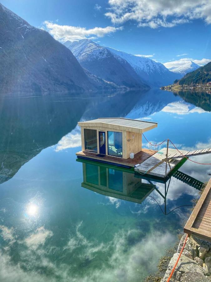Cabin Alongside The Beautiful Fjaerlandsfjord Ngoại thất bức ảnh